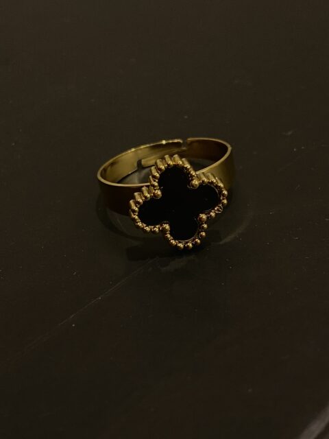 Midnight Clover Ring