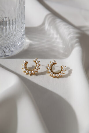 aesthetic golden earrings with pearls